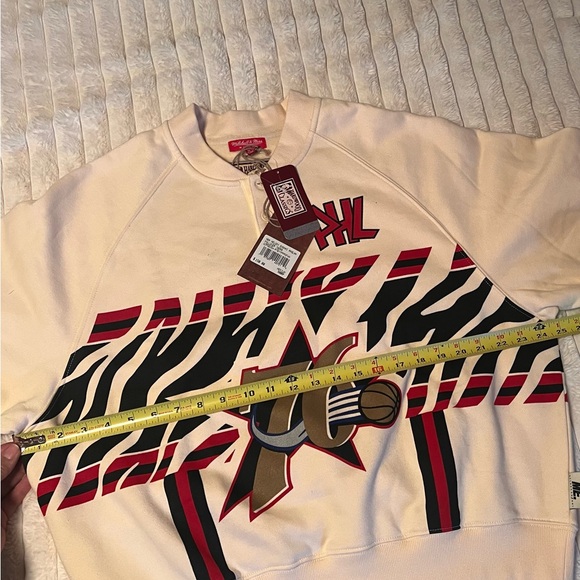 Mitchell & Ness 76ers Pullover - Picture 3 of 6